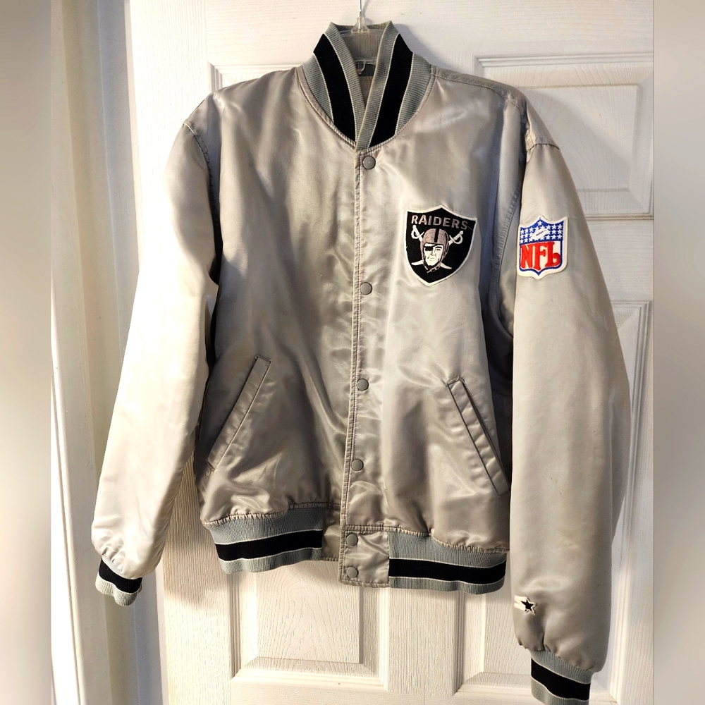 Vtg Starter Bomber Jacket Oakland Raiders NFL Satin Silver Quilt Lined Mens Sz L